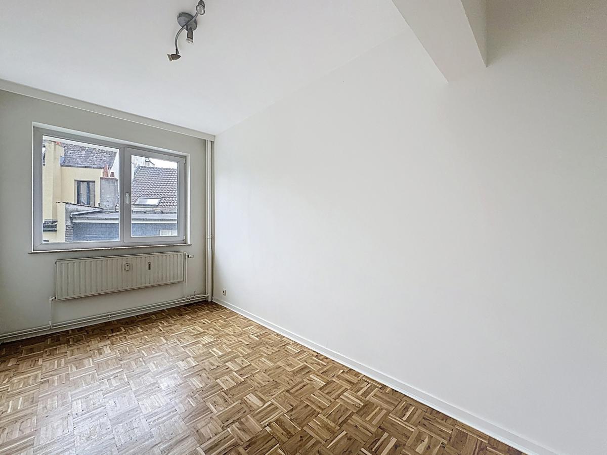 Square Ambiorix : Bel appartement rénové de 3 chambres