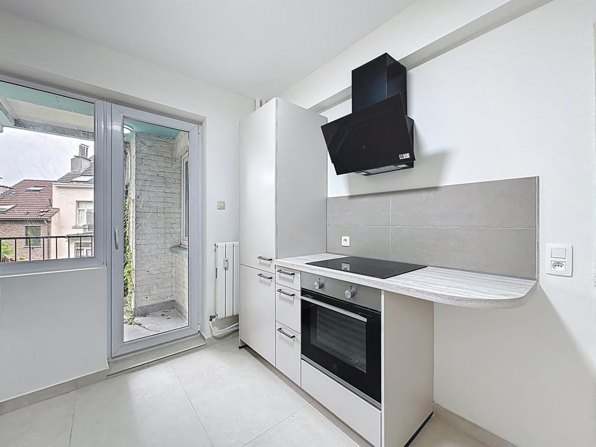 Square Ambiorix : Bel appartement rénové de 3 chambres