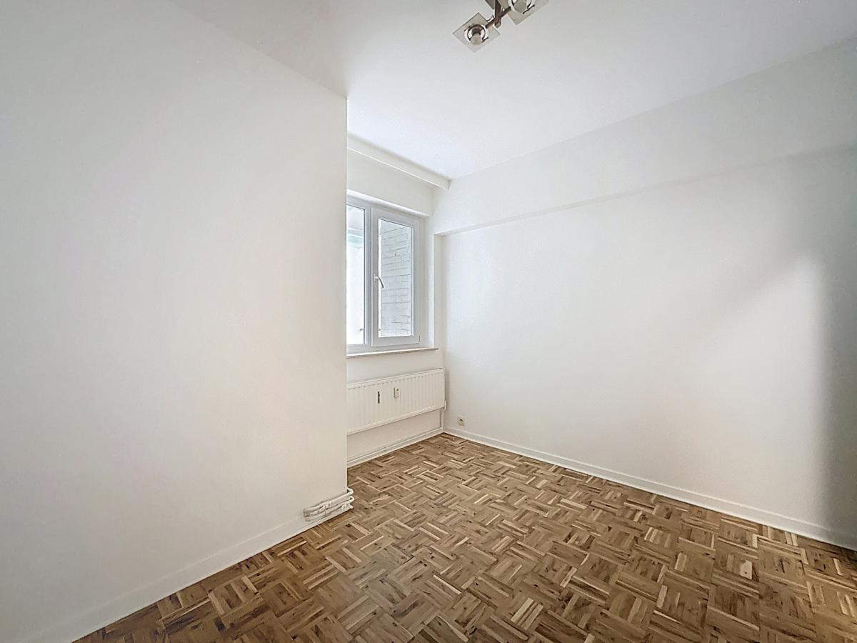 Square Ambiorix : Bel appartement rénové de 3 chambres