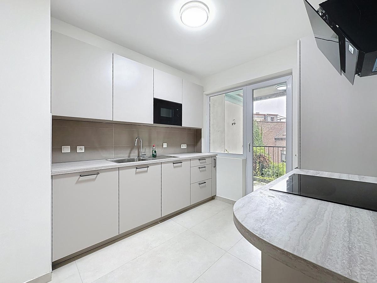 Square Ambiorix : Bel appartement rénové de 3 chambres