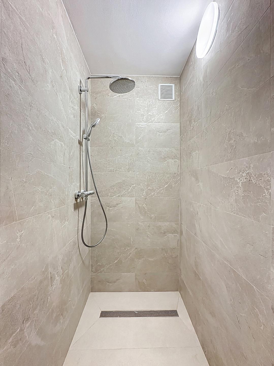 Square Ambiorix : Bel appartement rénové de 3 chambres