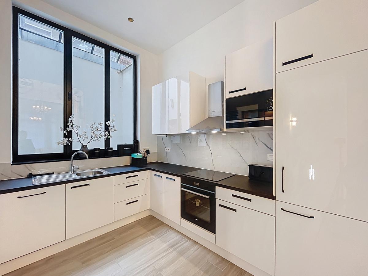 Quartier Européen – Superbe duplex 1 ch. + bureau meublé