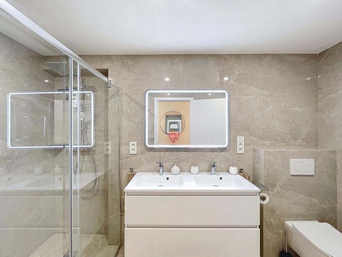 Quartier Européen – Superbe duplex 1 ch. + bureau meublé