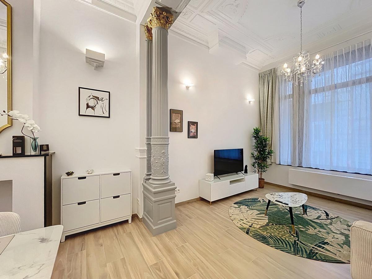 Quartier Européen – Superbe duplex 1 ch. + bureau meublé