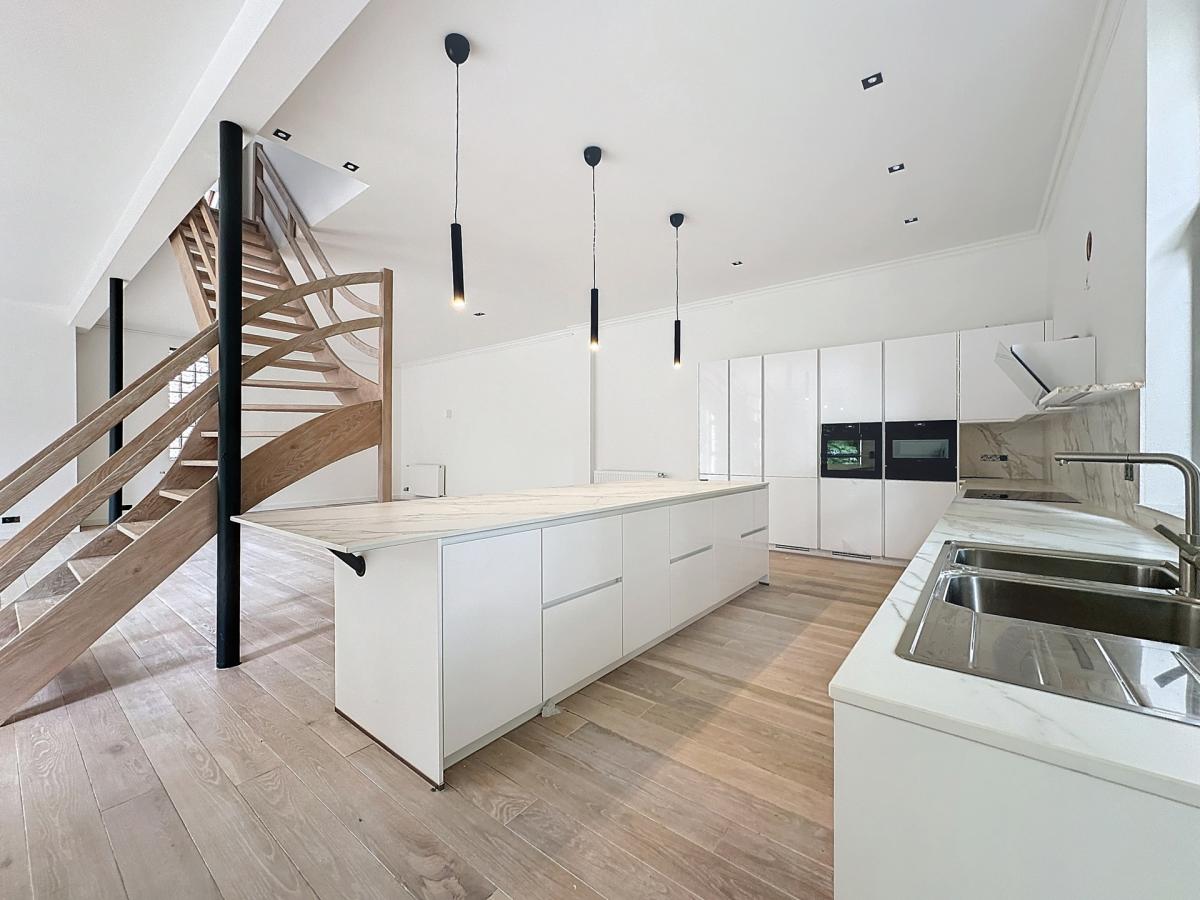 Vleurgat : Magnifique penthouse en arrière d’immeuble