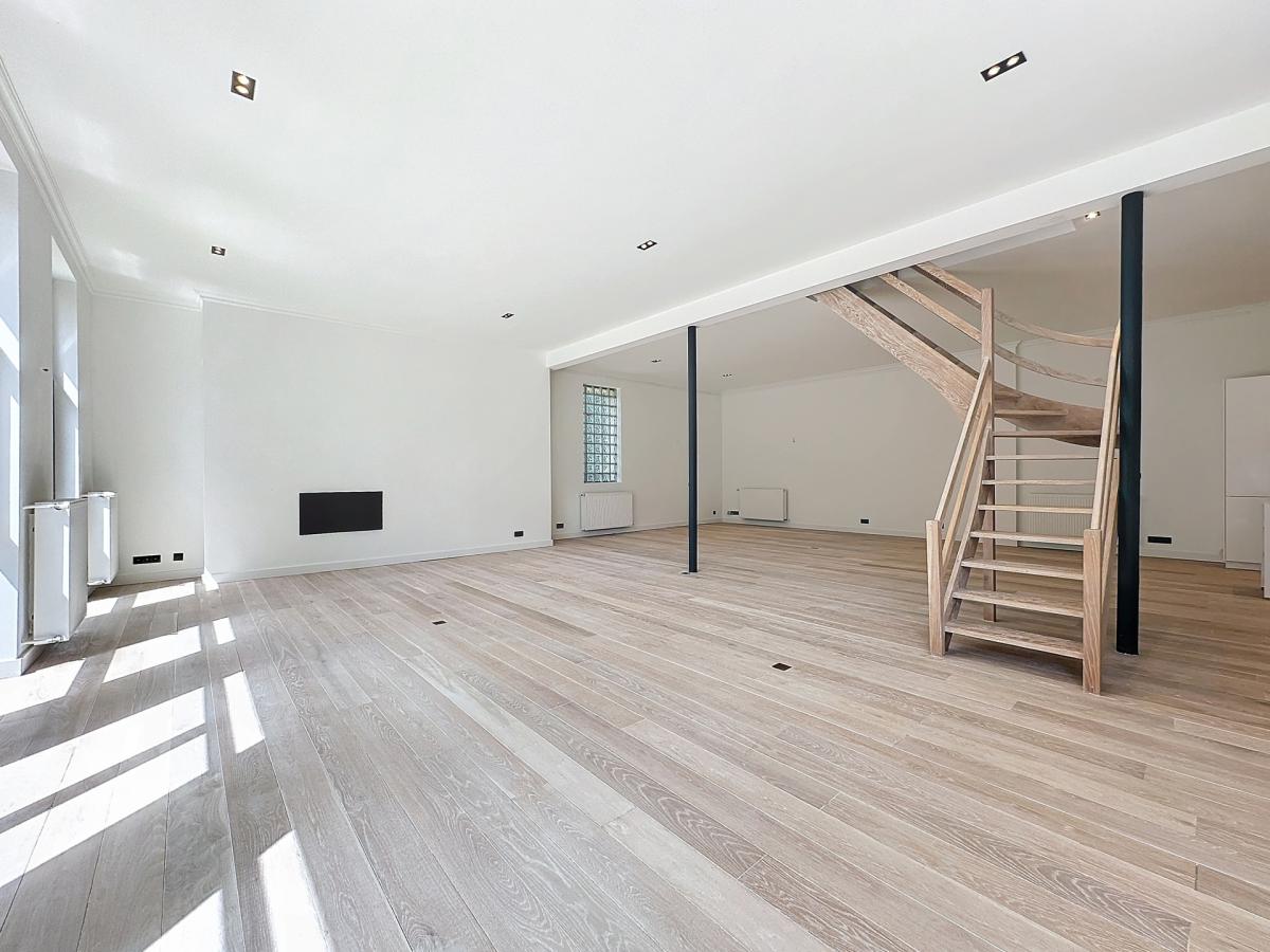 Vleurgat : Magnifique penthouse en arrière d’immeuble