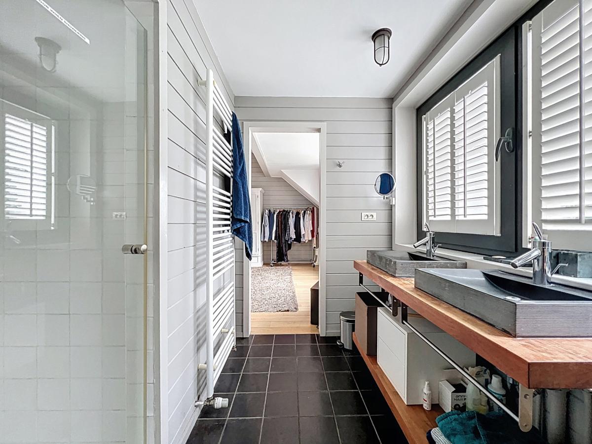 Centre de Bruxelles : magnifique maison + jardin + parking