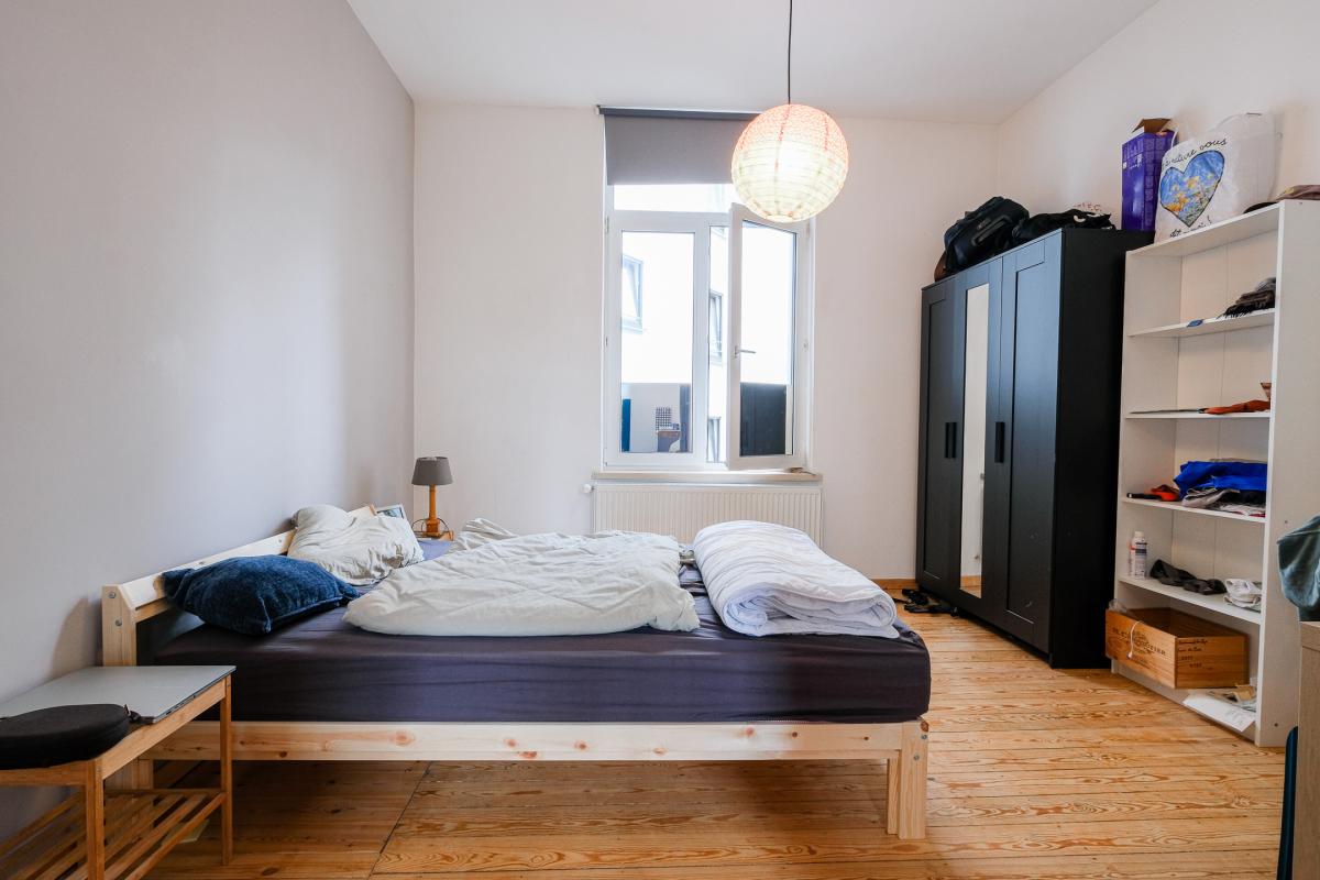 Pl. Louise: Immeuble de rapport rez commercial + 2 apparts