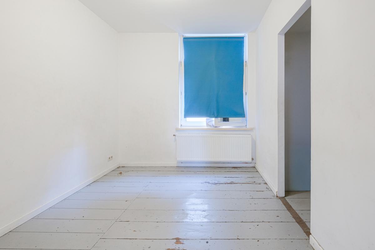 Pl. Louise: Immeuble de rapport rez commercial + 2 apparts