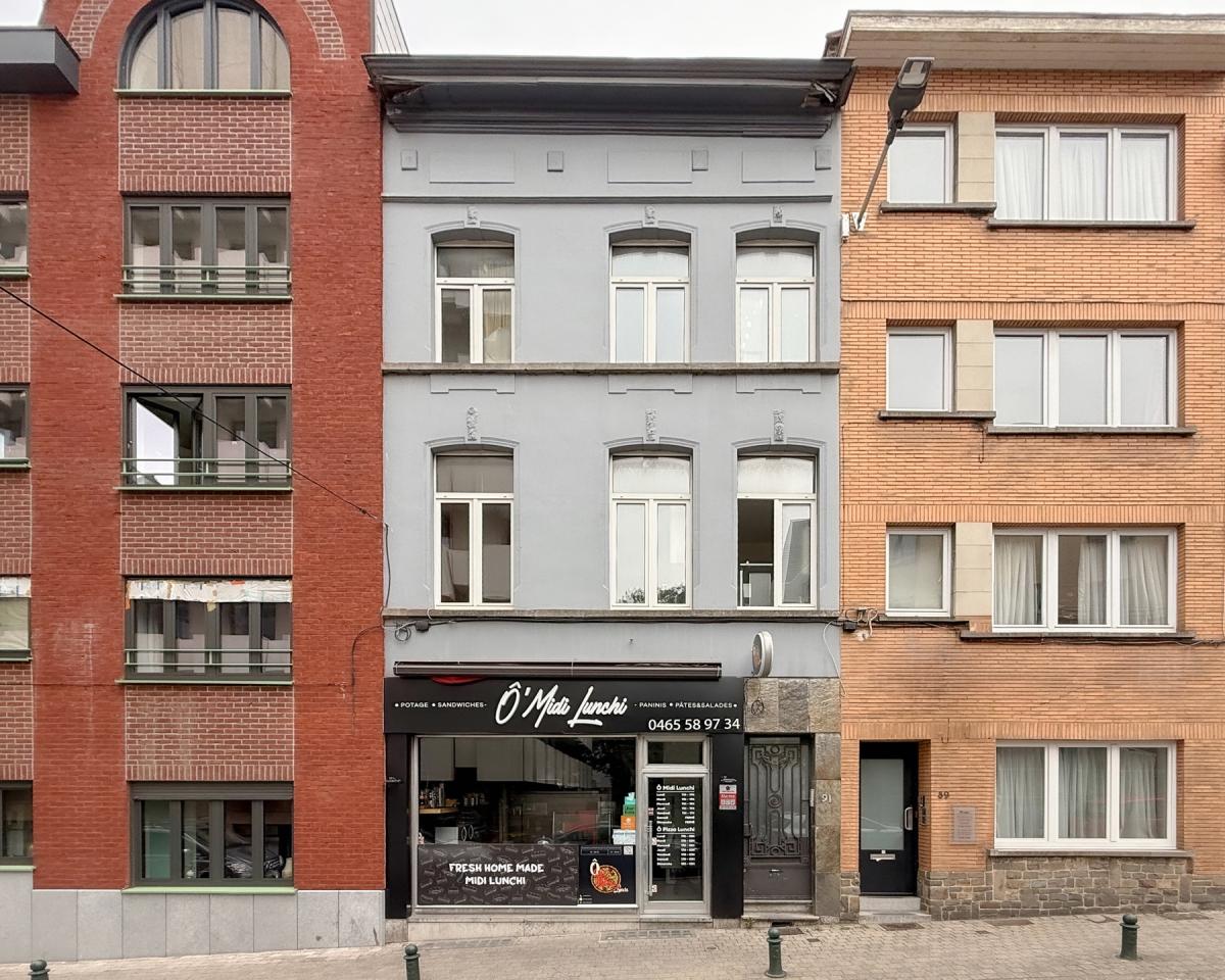 Pl. Louise: Immeuble de rapport rez commercial + 2 apparts