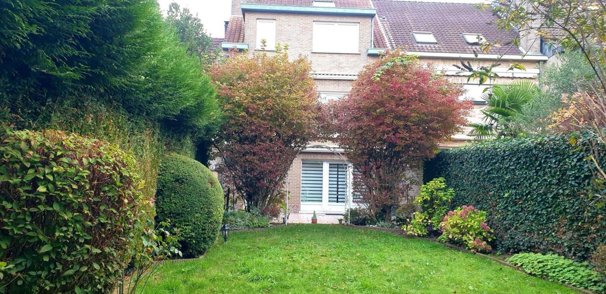 Splendide maison: jardin sud, double garage, prof. libérale