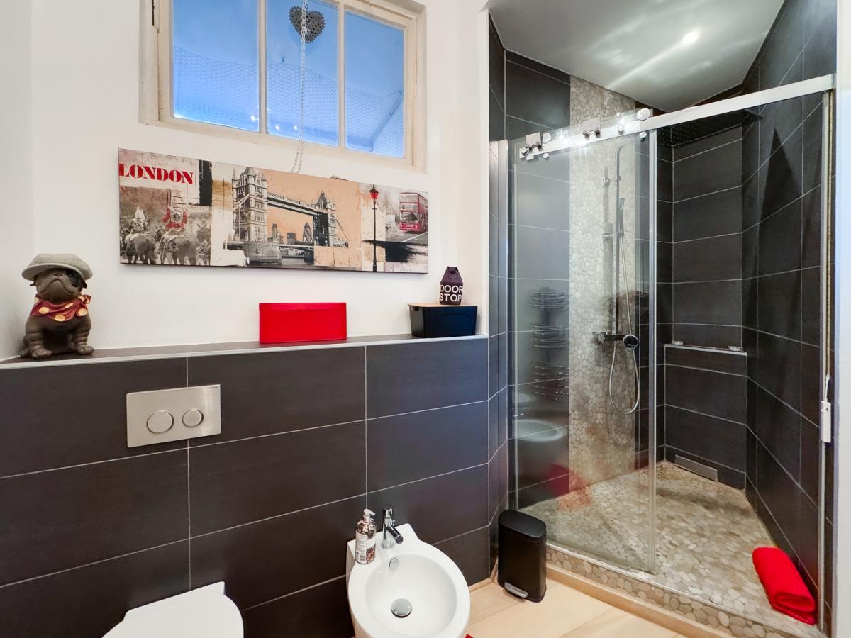 Pl. Stéphanie, superbe appartement 3 chambres + garage