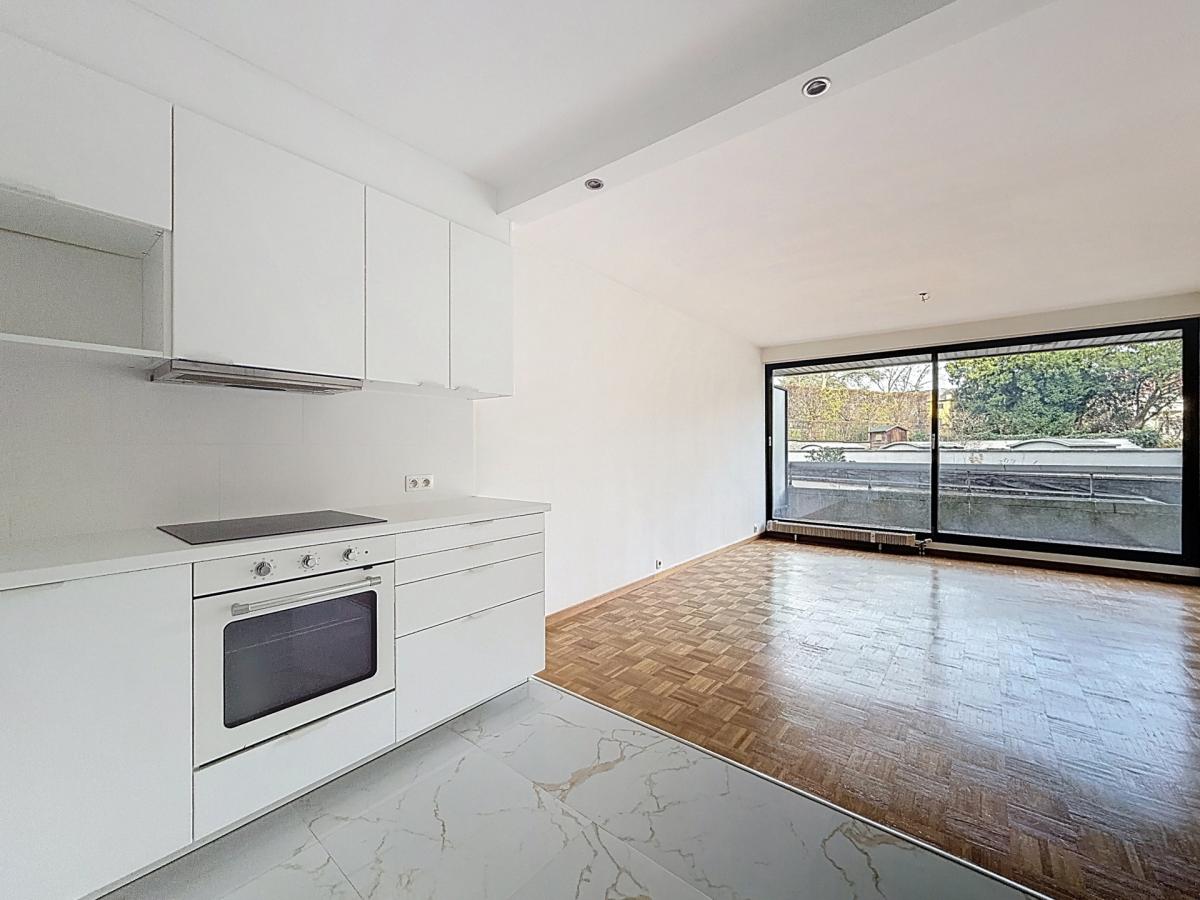 Defacqz : Bel appartement 2 chambres + terrasse