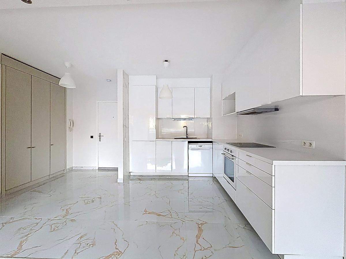 Defacqz : Bel appartement 2 chambres + terrasse