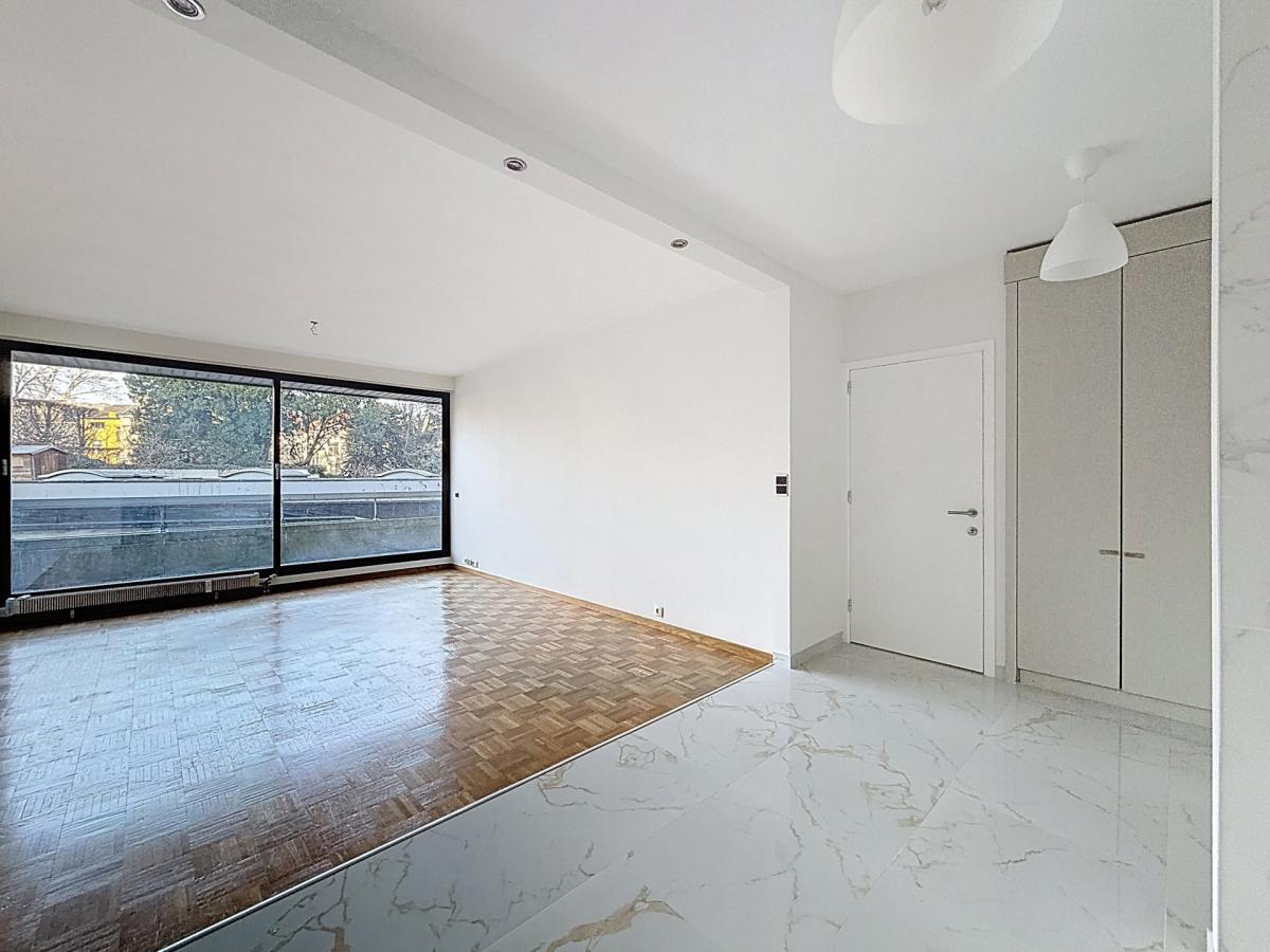 Defacqz : Bel appartement 2 chambres + terrasse