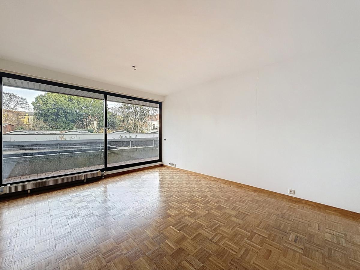 Defacqz : Bel appartement 2 chambres + terrasse