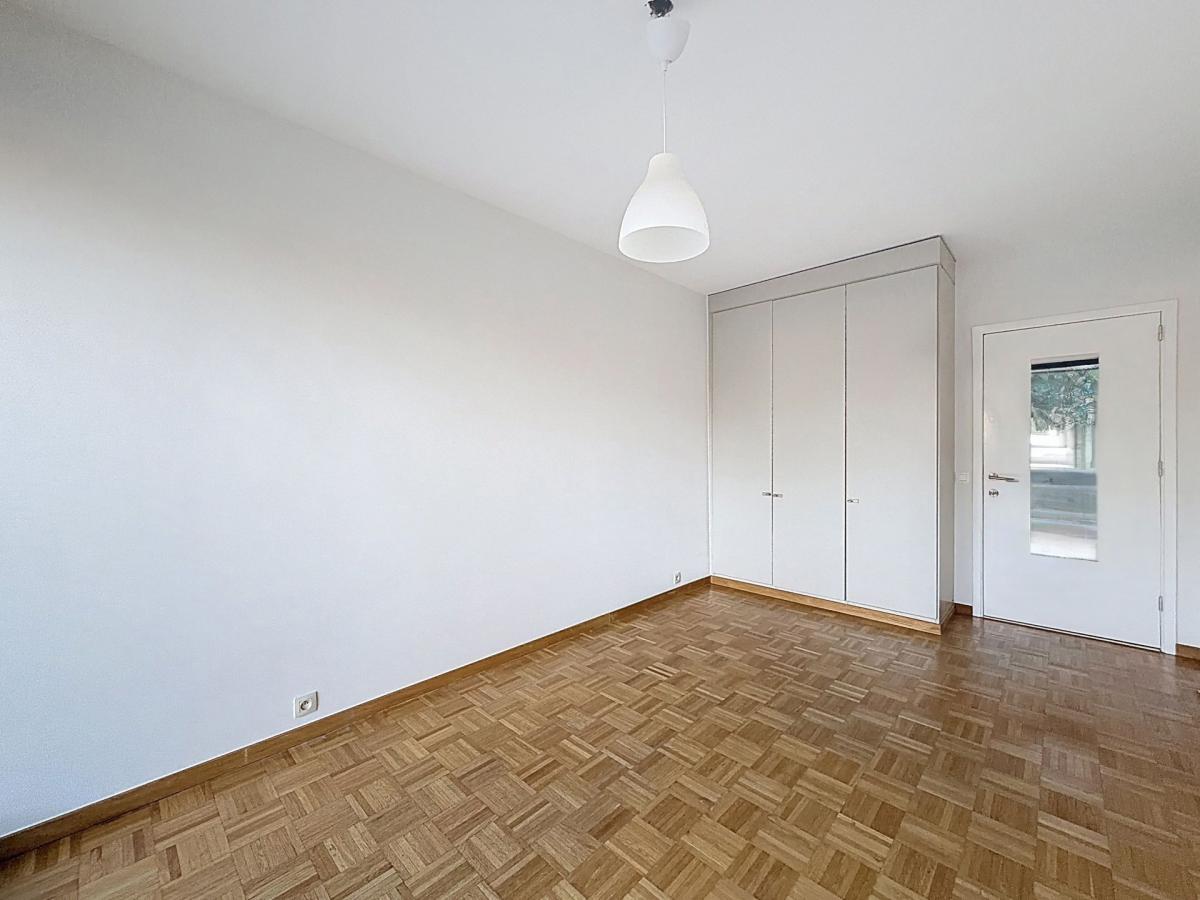 Defacqz : Bel appartement 2 chambres + terrasse