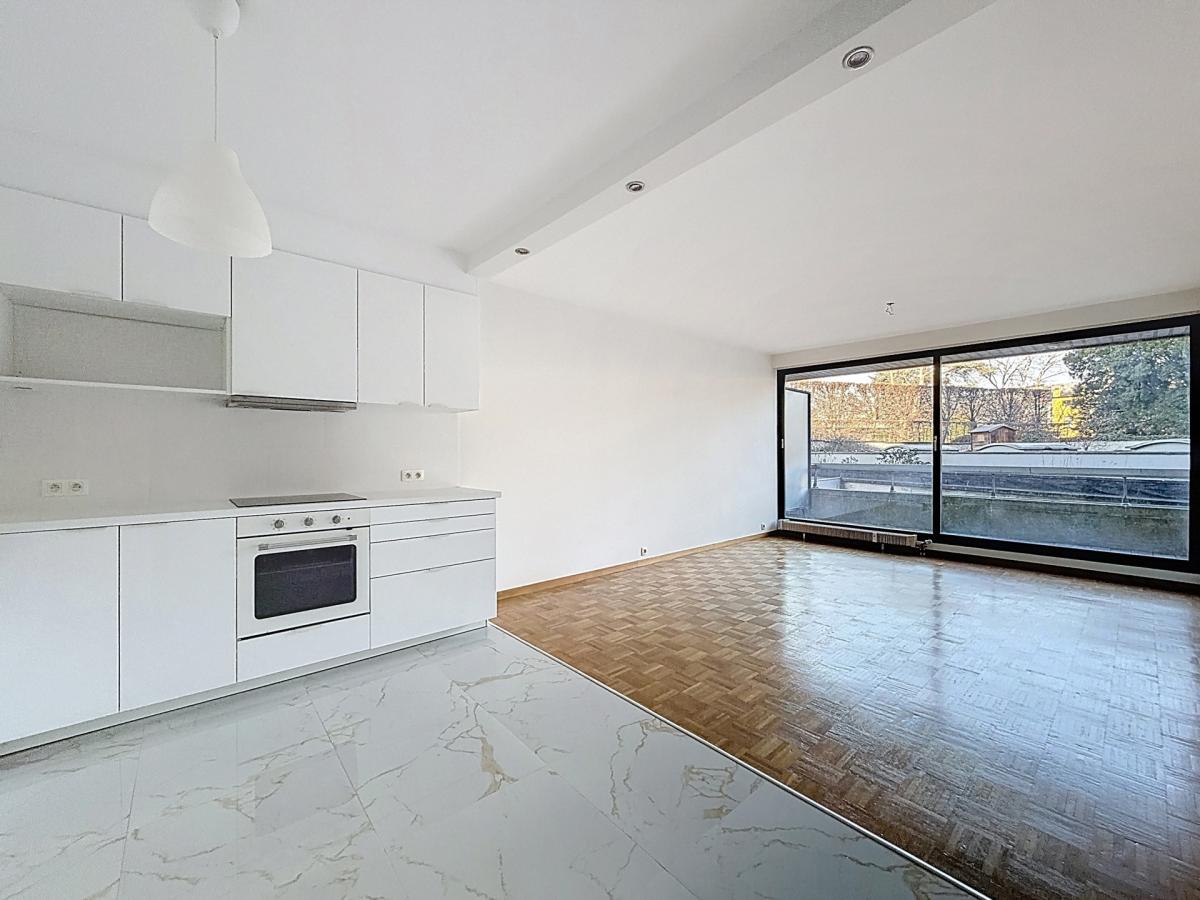 Defacqz : Bel appartement 2 chambres + terrasse