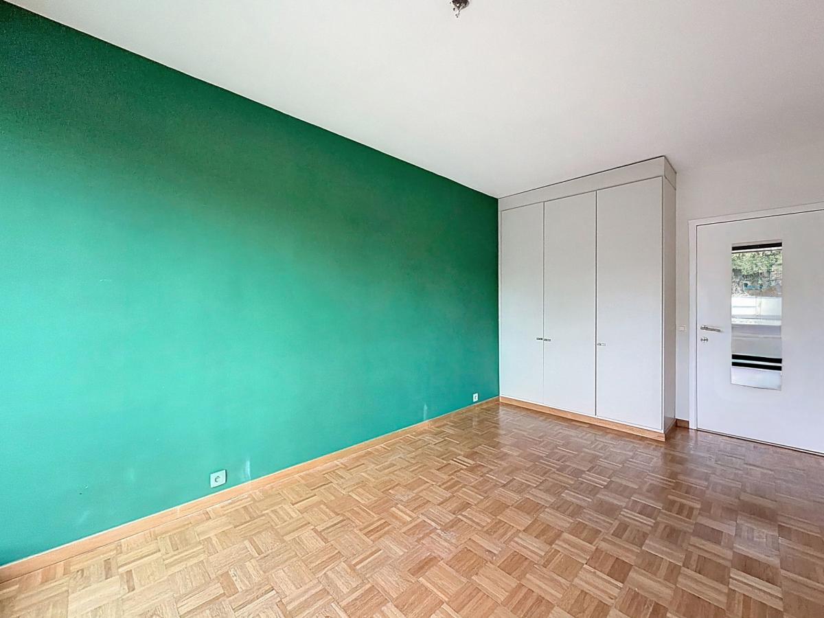 Defacqz : Bel appartement 2 chambres + terrasse