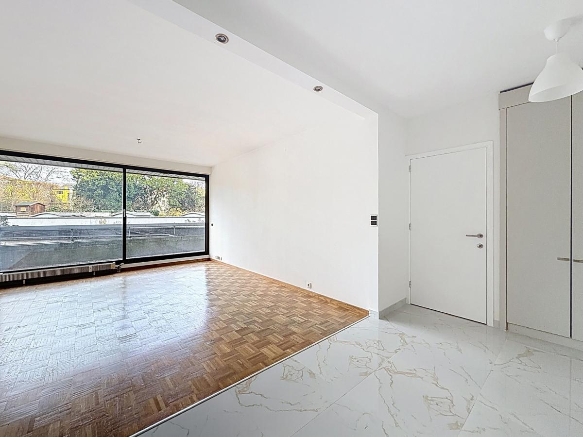 Defacqz : Bel appartement 2 chambres + terrasse