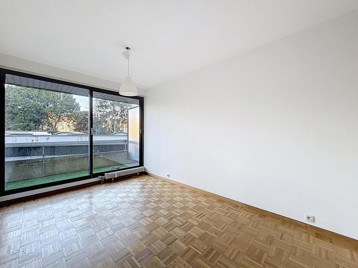 Defacqz : Bel appartement 2 chambres + terrasse