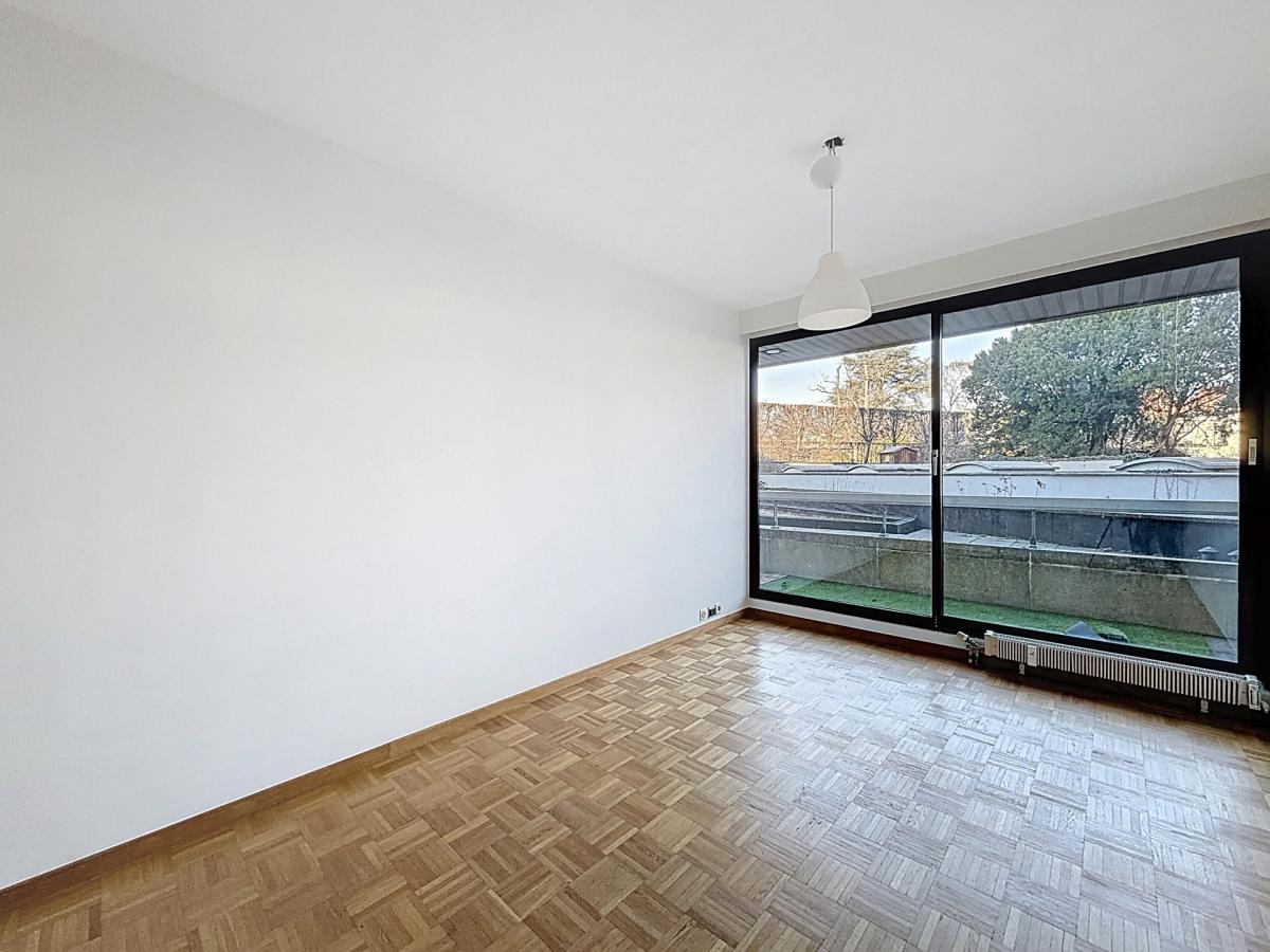 Defacqz : Bel appartement 2 chambres + terrasse