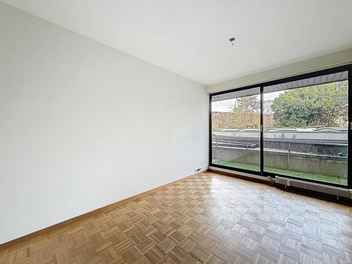 Defacqz : Bel appartement 2 chambres + terrasse