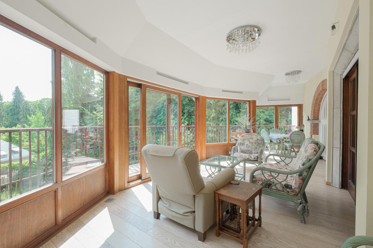 Béchet/Baron d'Huart: Magnifique villa, jardin sud, 2 garages