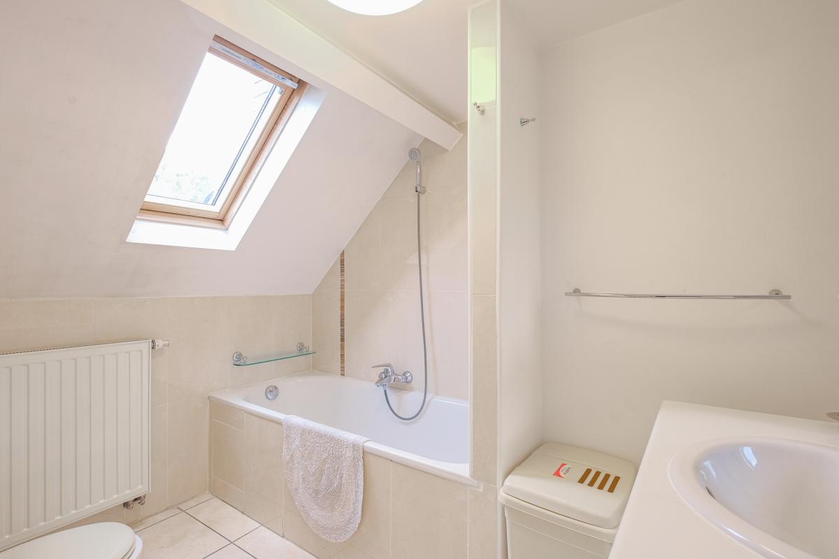 Béchet/Baron d'Huart: Magnifique villa, jardin sud, 2 garages