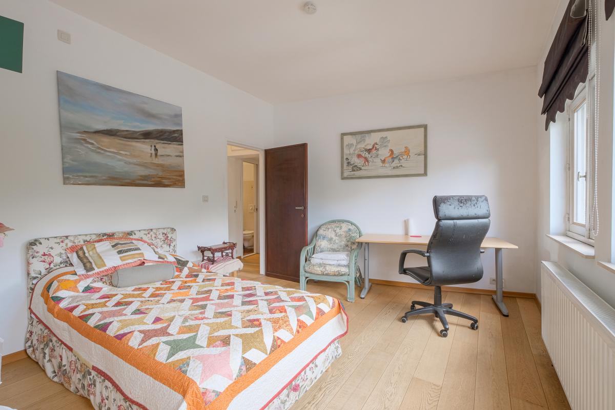 Béchet/Baron d'Huart: Magnifique villa, jardin sud, 2 garages