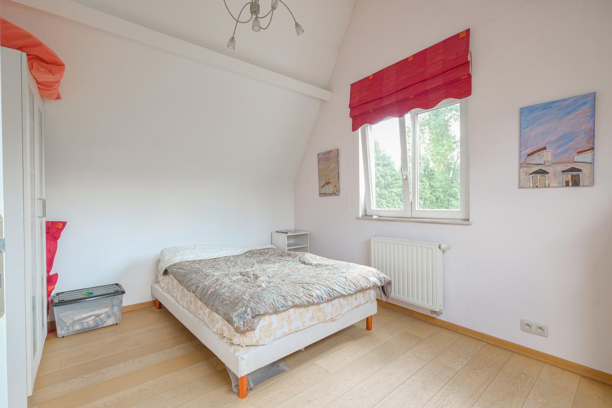 Béchet/Baron d'Huart: Magnifique villa, jardin sud, 2 garages