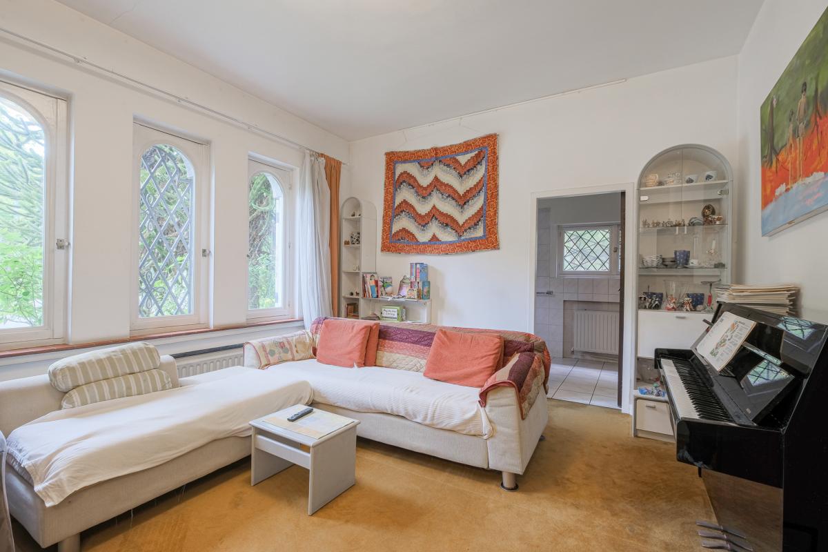 Béchet/Baron d'Huart: Magnifique villa, jardin sud, 2 garages