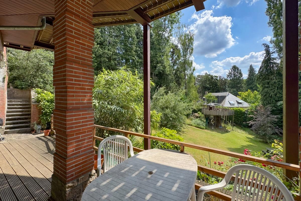 Béchet/Baron d'Huart: Magnifique villa, jardin sud, 2 garages