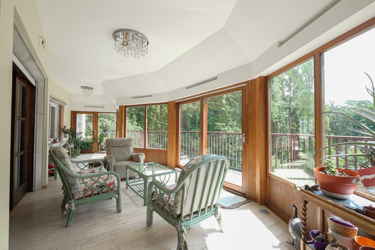 Béchet/Baron d'Huart: Magnifique villa, jardin sud, 2 garages