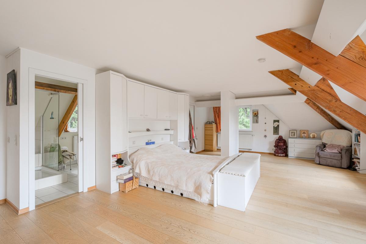 Béchet/Baron d'Huart: Magnifique villa, jardin sud, 2 garages