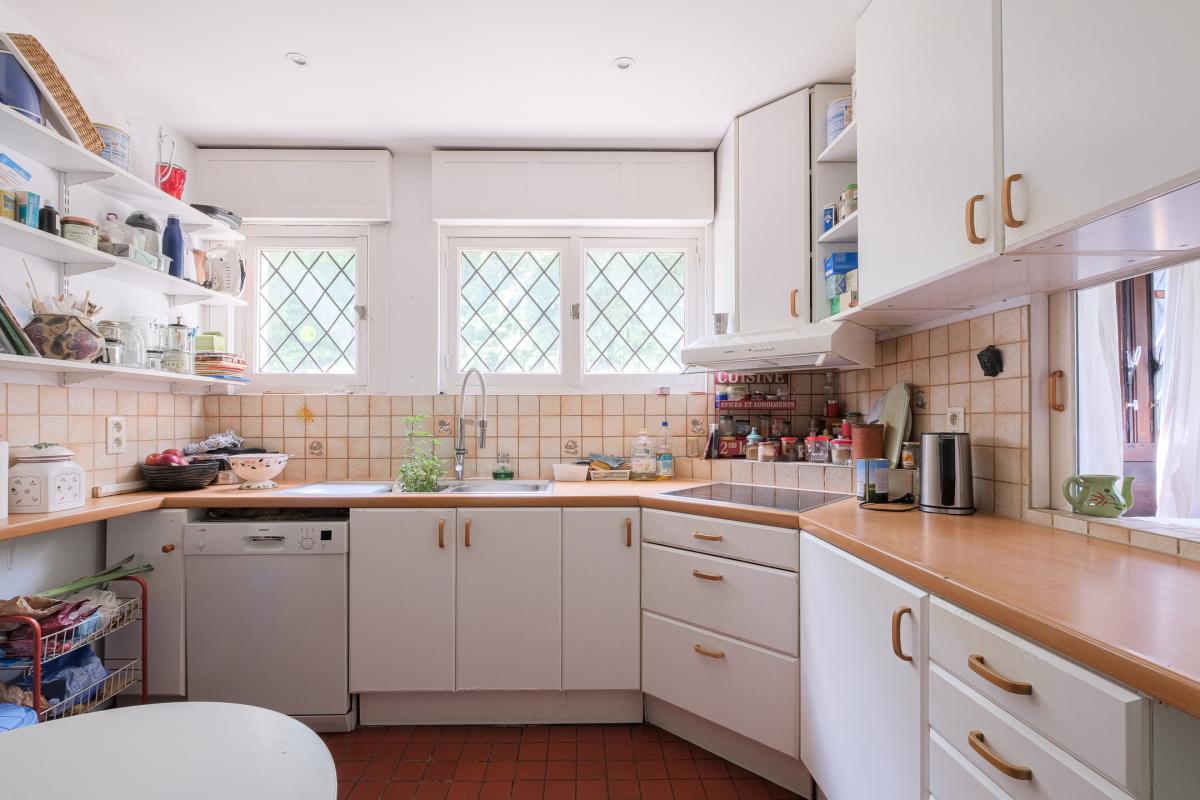 Béchet/Baron d'Huart: Magnifique villa, jardin sud, 2 garages