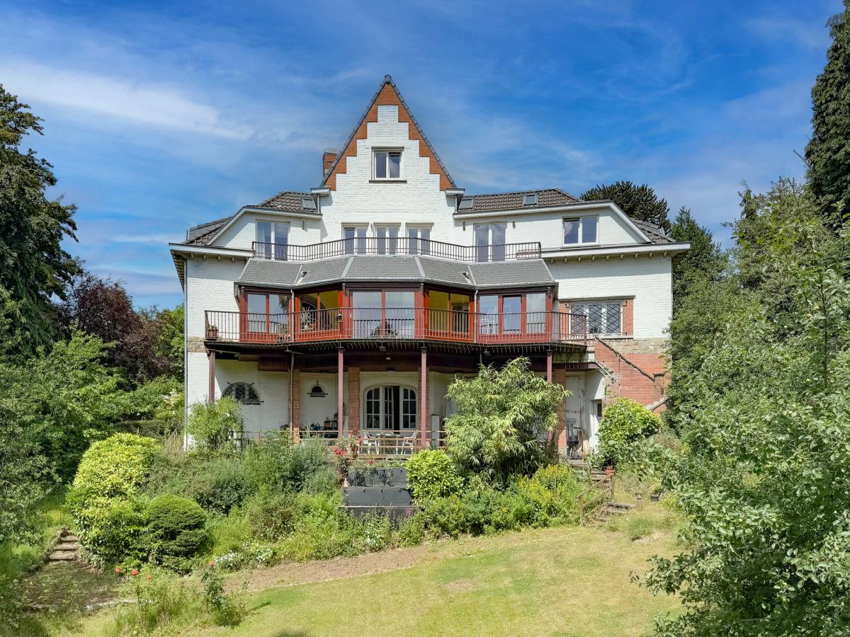 Béchet/Baron d'Huart: Magnifique villa, jardin sud, 2 garages