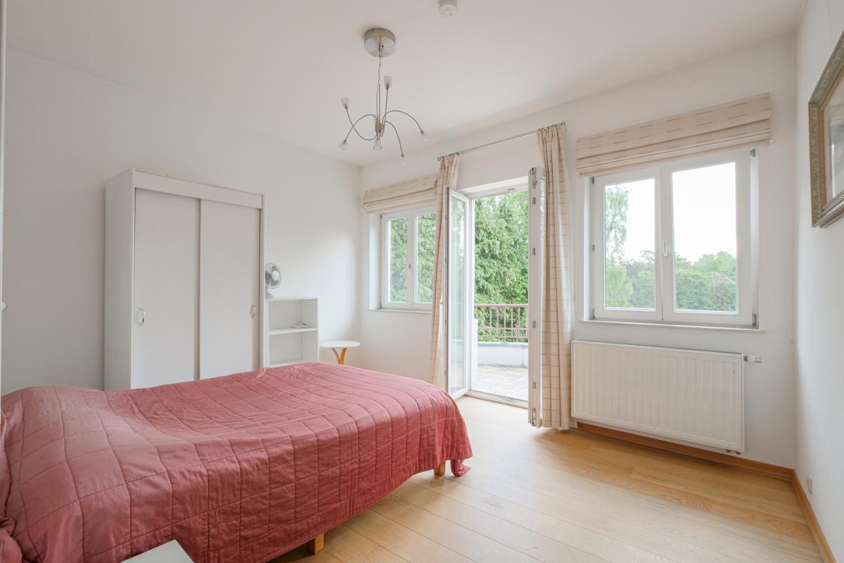 Béchet/Baron d'Huart: Magnifique villa, jardin sud, 2 garages