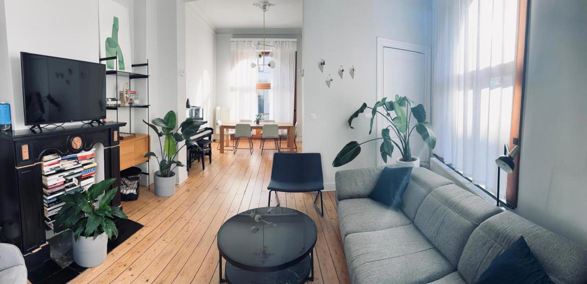 Cinquantenaire: maison rénovée terrasse 3ch., bur., dressing