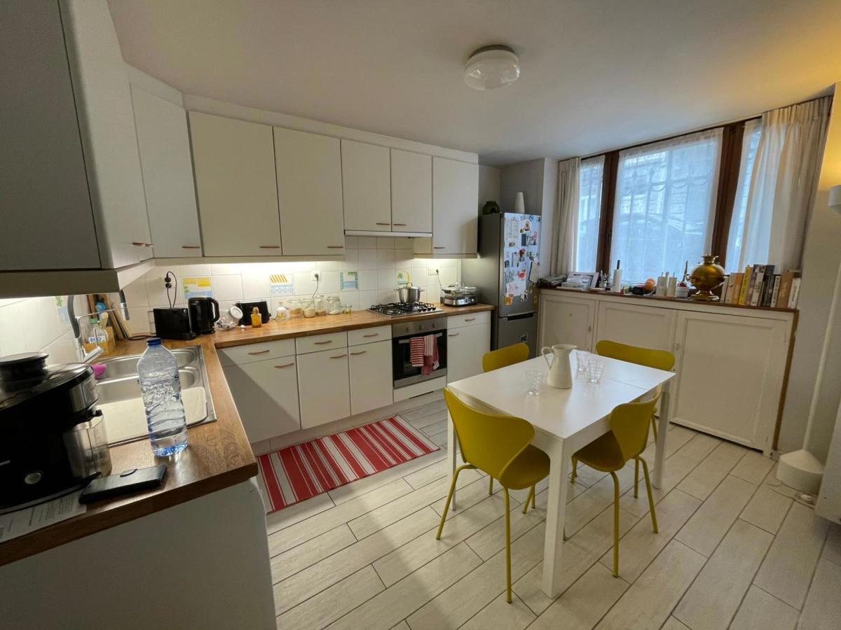 Cinquantenaire: maison rénovée terrasse 3ch., bur., dressing