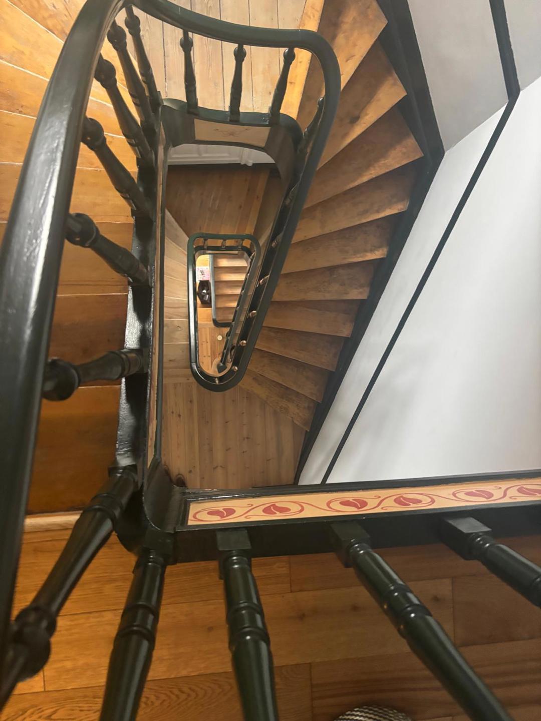 Cinquantenaire: maison rénovée terrasse 3ch., bur., dressing