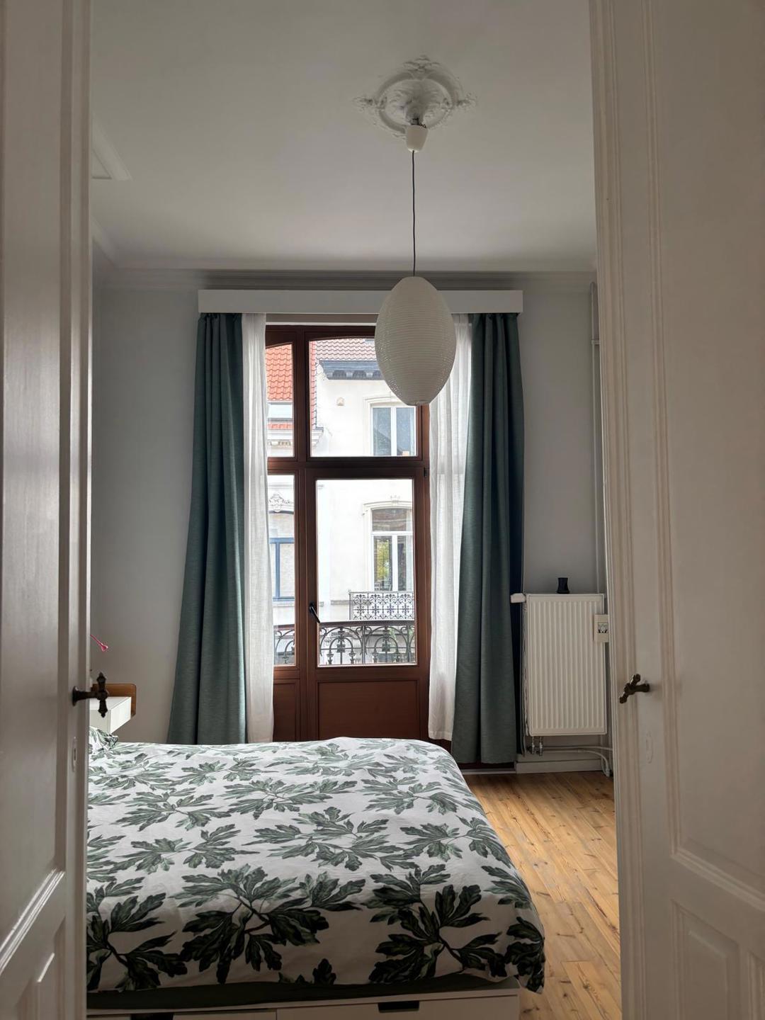 Cinquantenaire: maison rénovée terrasse 3ch., bur., dressing