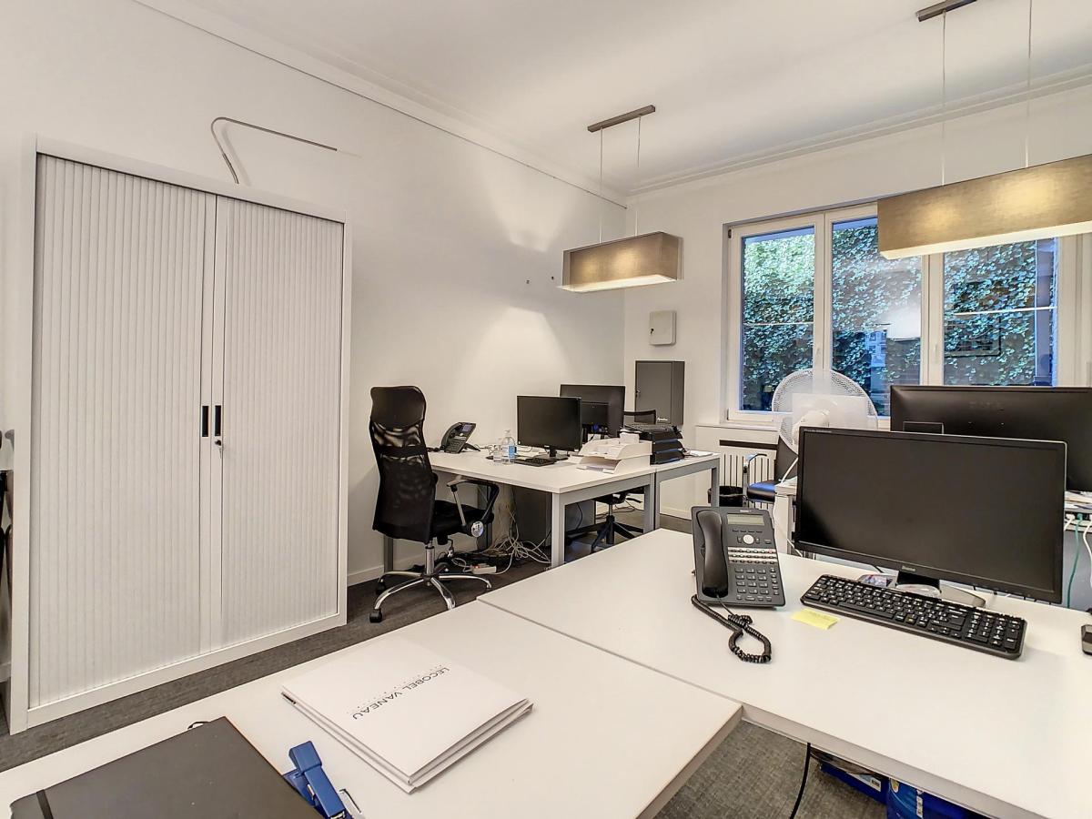 Place Brugmann : Commerce à louer