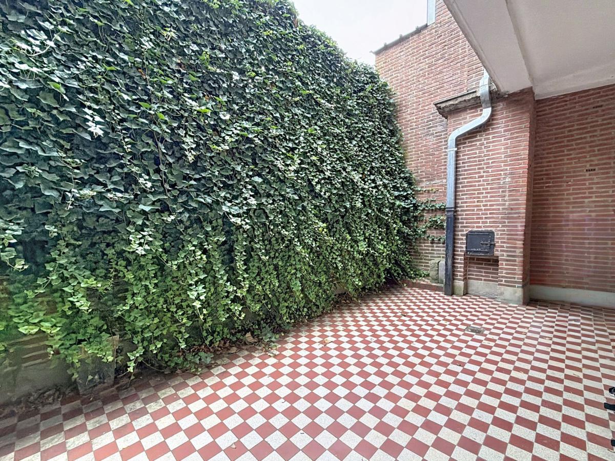 Place Brugmann : Commerce à louer