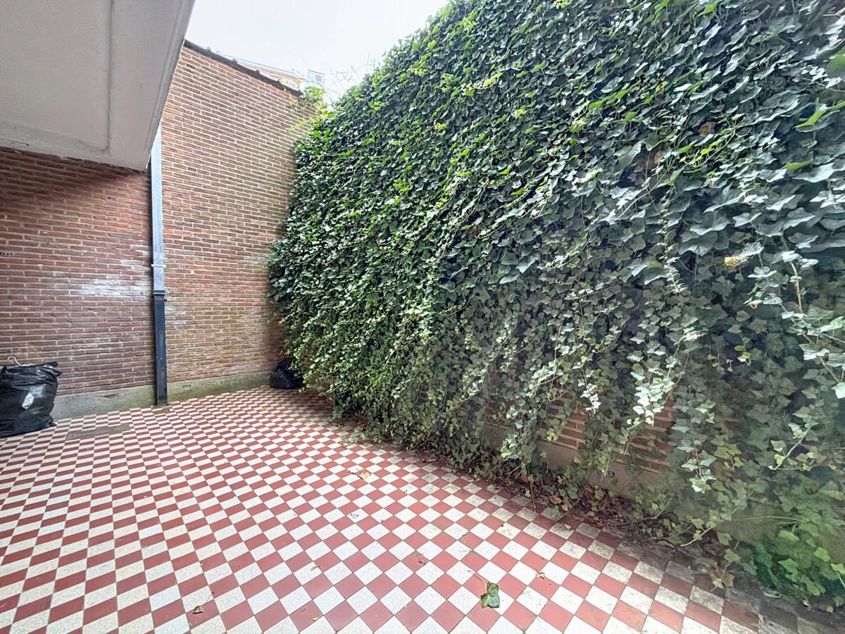 Place Brugmann : Commerce à louer