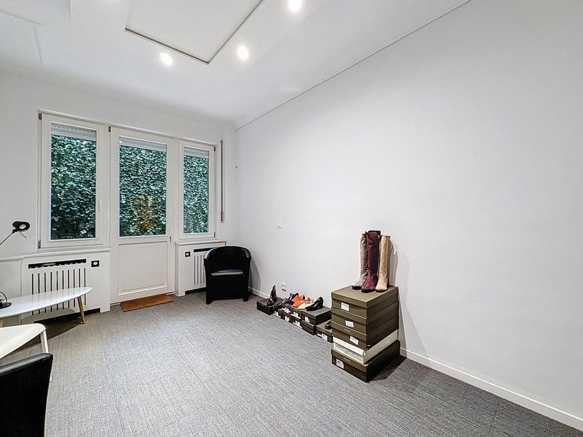 Place Brugmann : Commerce à louer