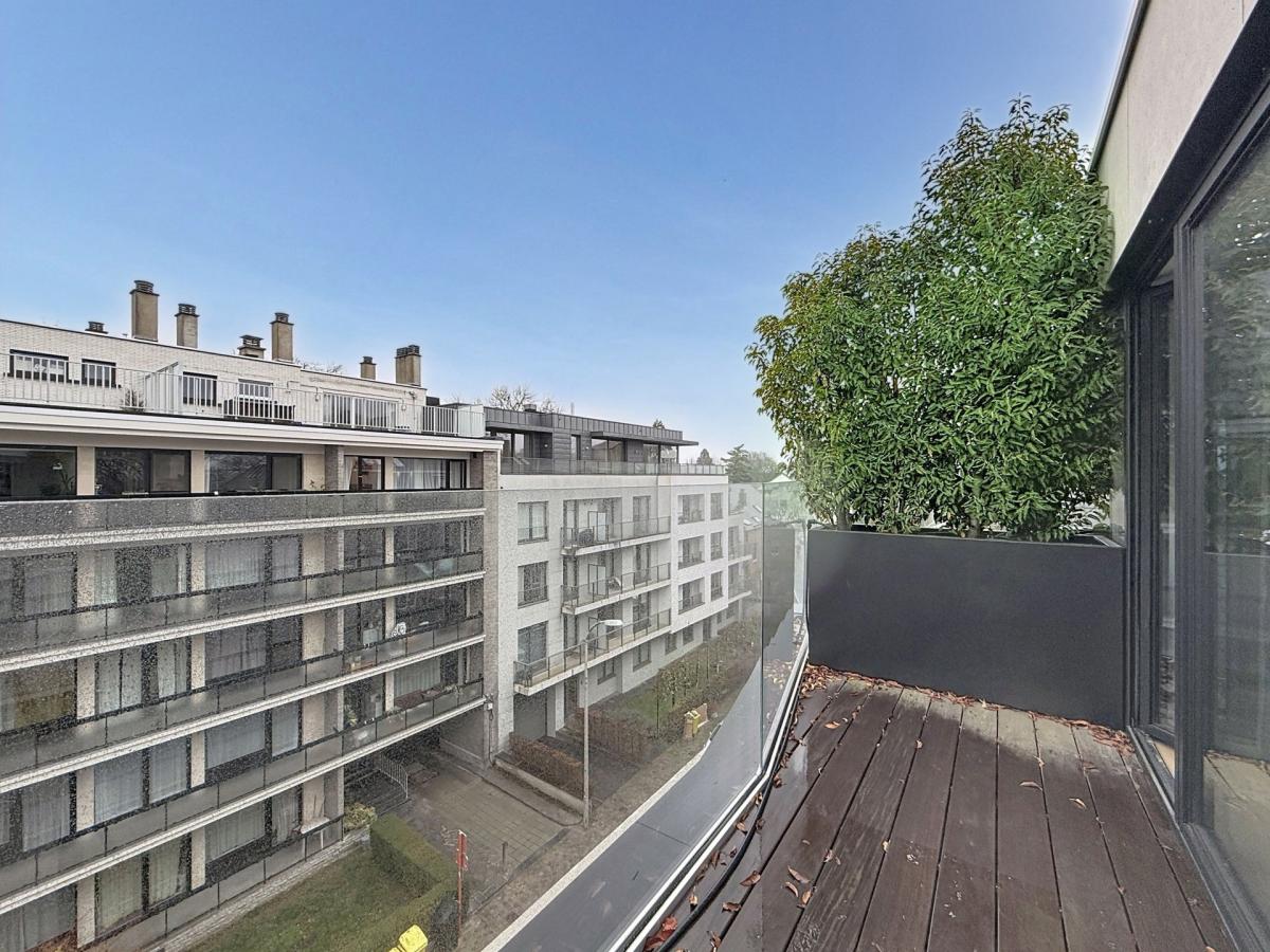 Montgomery/Cinquantenaire: Somptueux penthouse meublé neuf