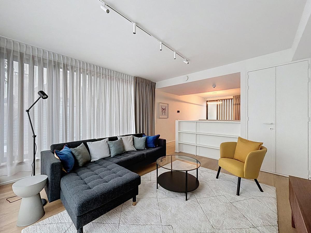 Montgomery/Cinquantenaire: Somptueux penthouse meublé neuf