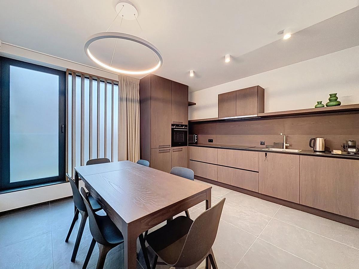 Montgomery/Cinquantenaire: Somptueux penthouse meublé neuf