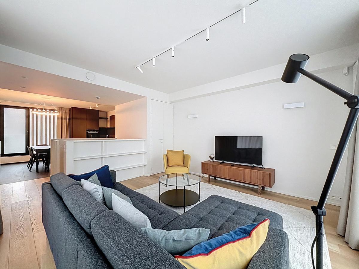 Montgomery/Cinquantenaire: Somptueux penthouse meublé neuf